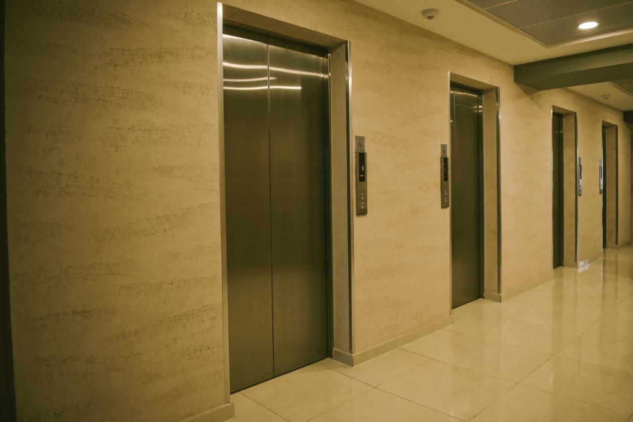 Sky Deluxe 2 Fitness & Spa スコピエ エクステリア 写真